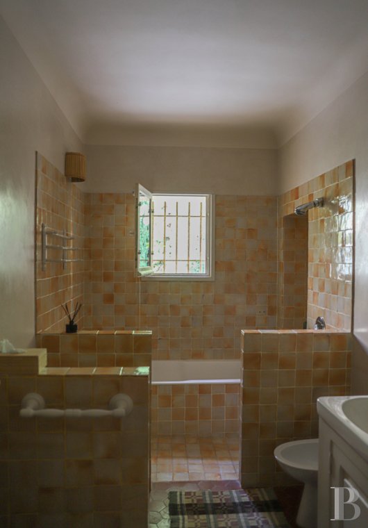 A traditional yet bold village house in the Alpes-de-Haute-Provence, to the south of Forcalquier - photo  n°34